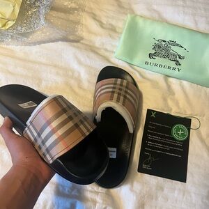 BURBERRY SLIDES *reps*